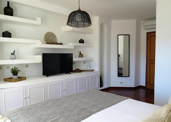 Moments Bed & Breakfast 3*