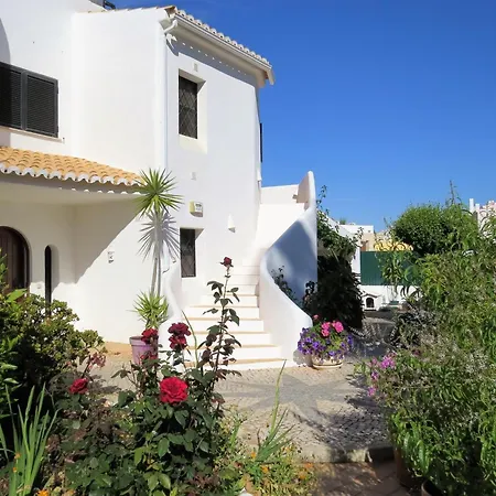 Moments Bed & Breakfast 3*